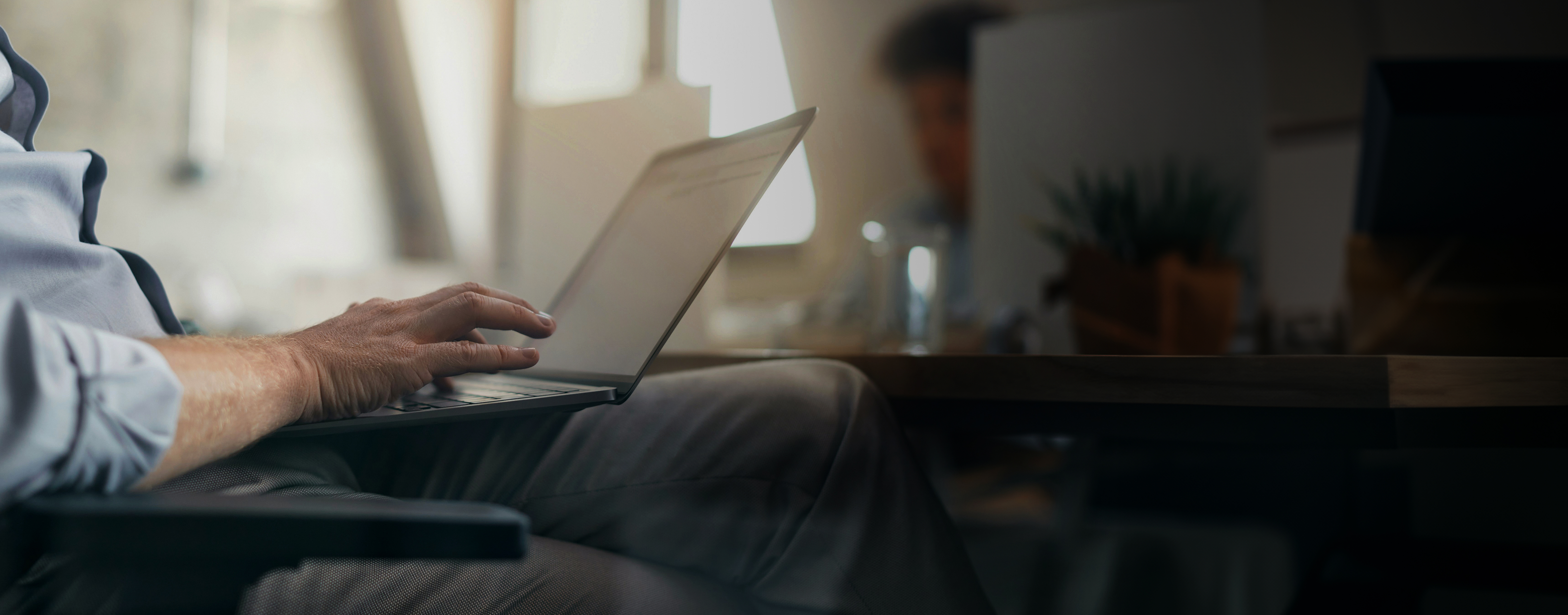 de_cto-as-a-service_01_cta with blur