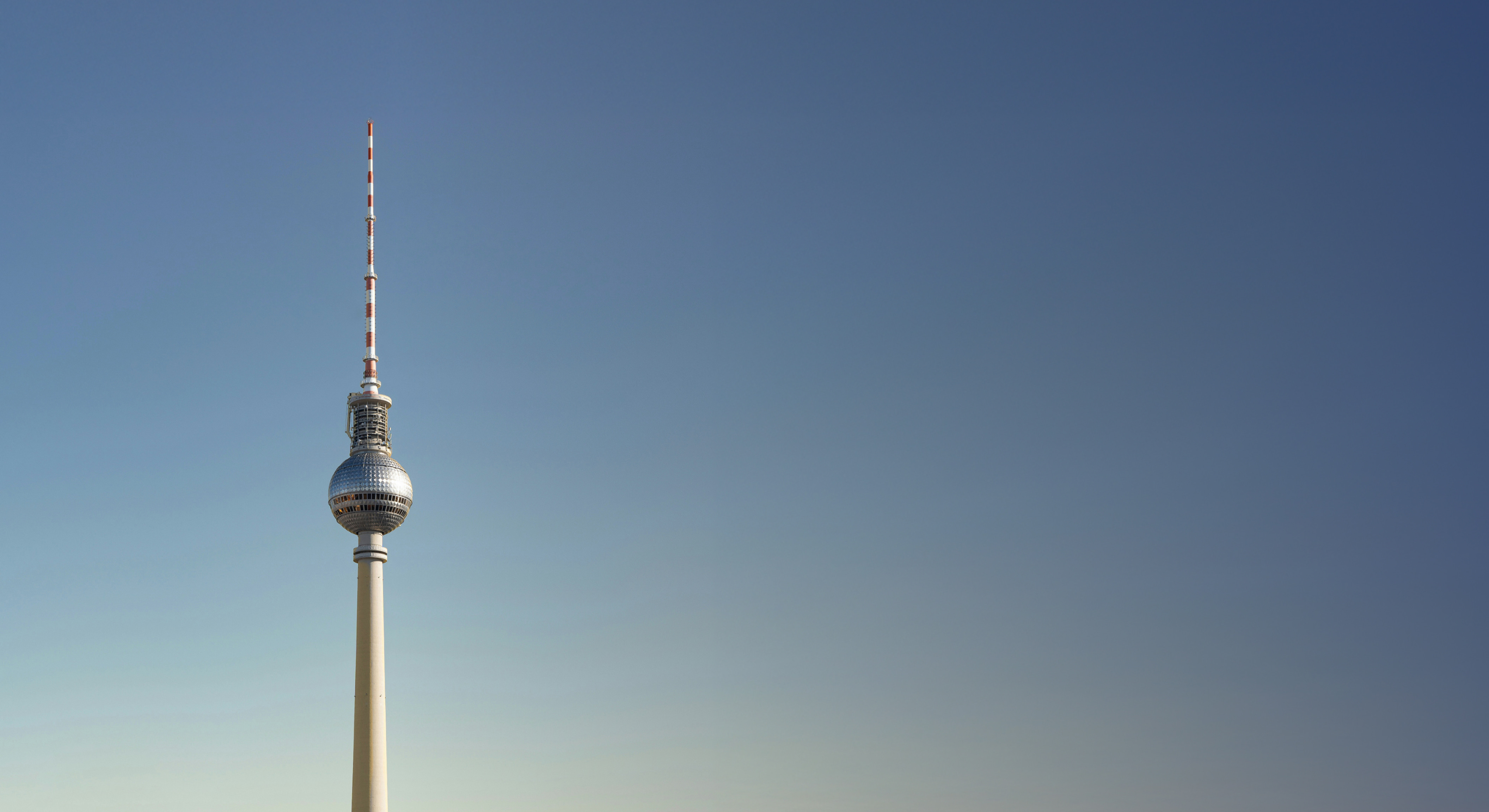 de_cto-as-a-service_04_cta with blur