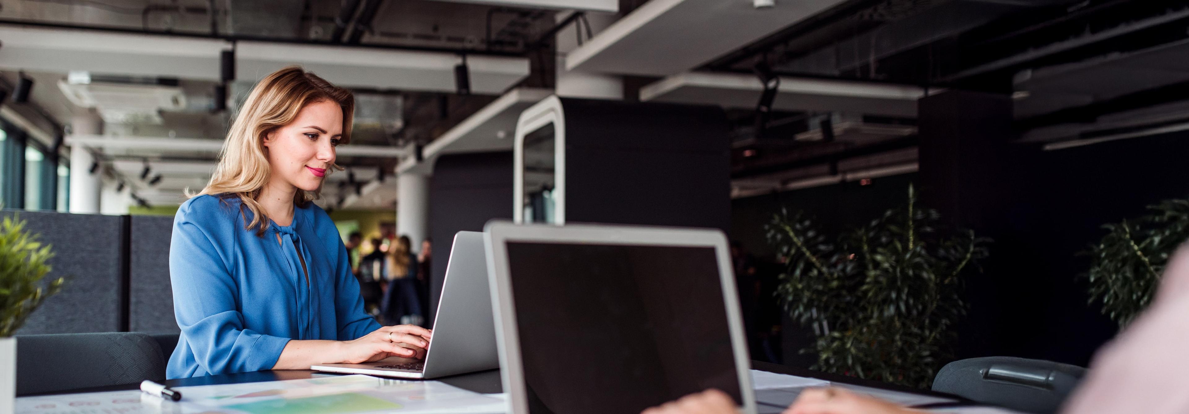 de_expertise_ki_beratung_01_cta-with-blur (1)-min