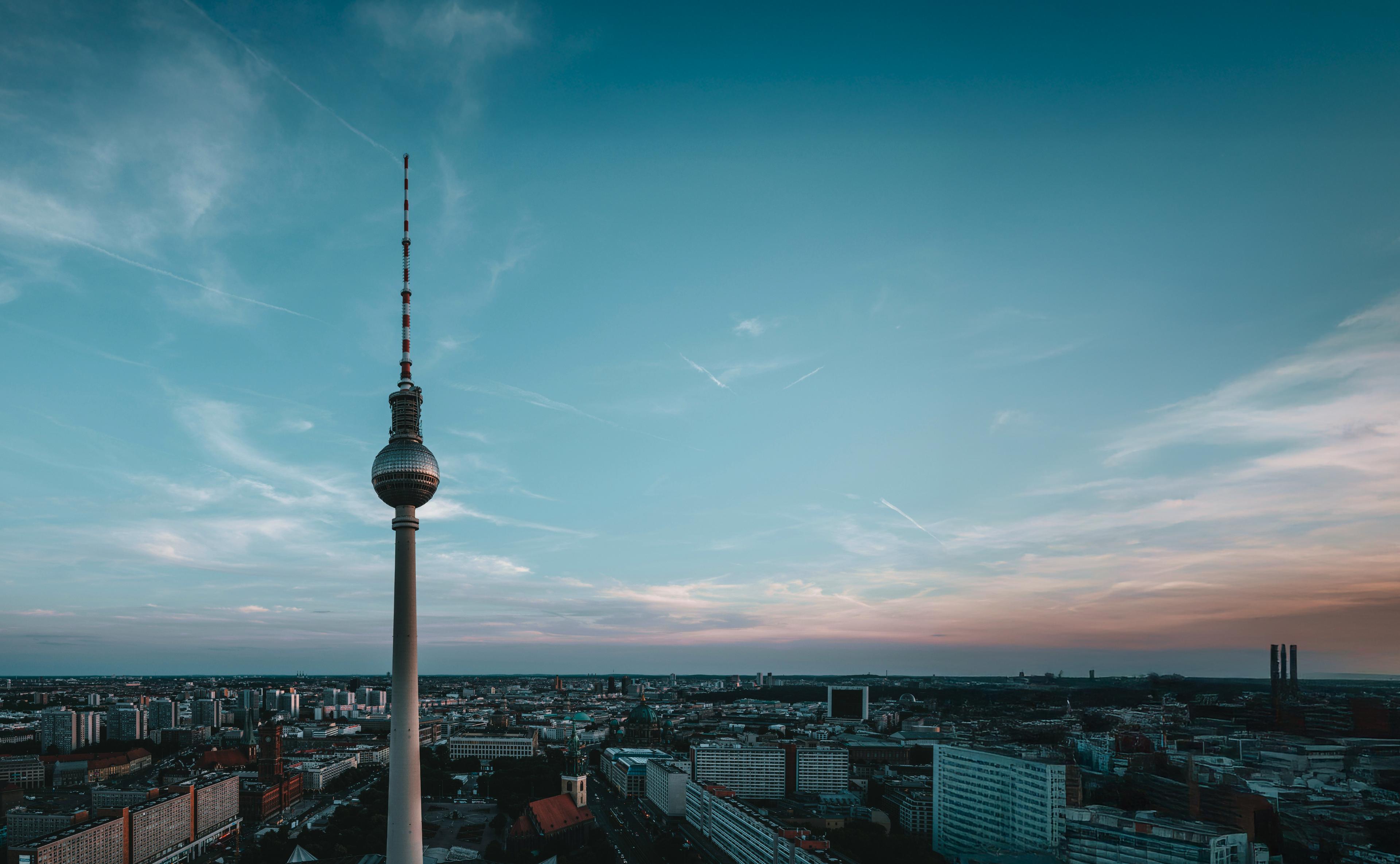 de_fintech_04_cta-with-blur-3