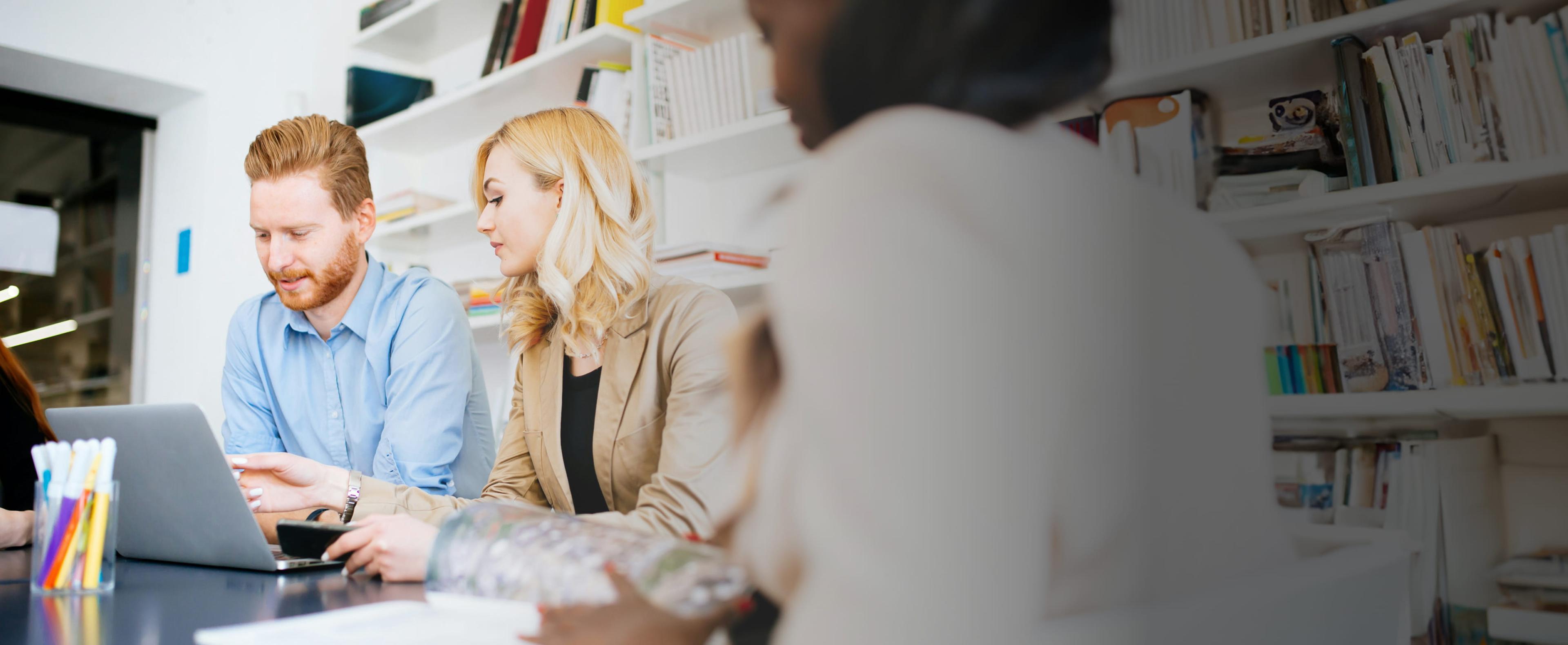 de_leistungen_softwareentwicklung_01_cta-with-blur (1)