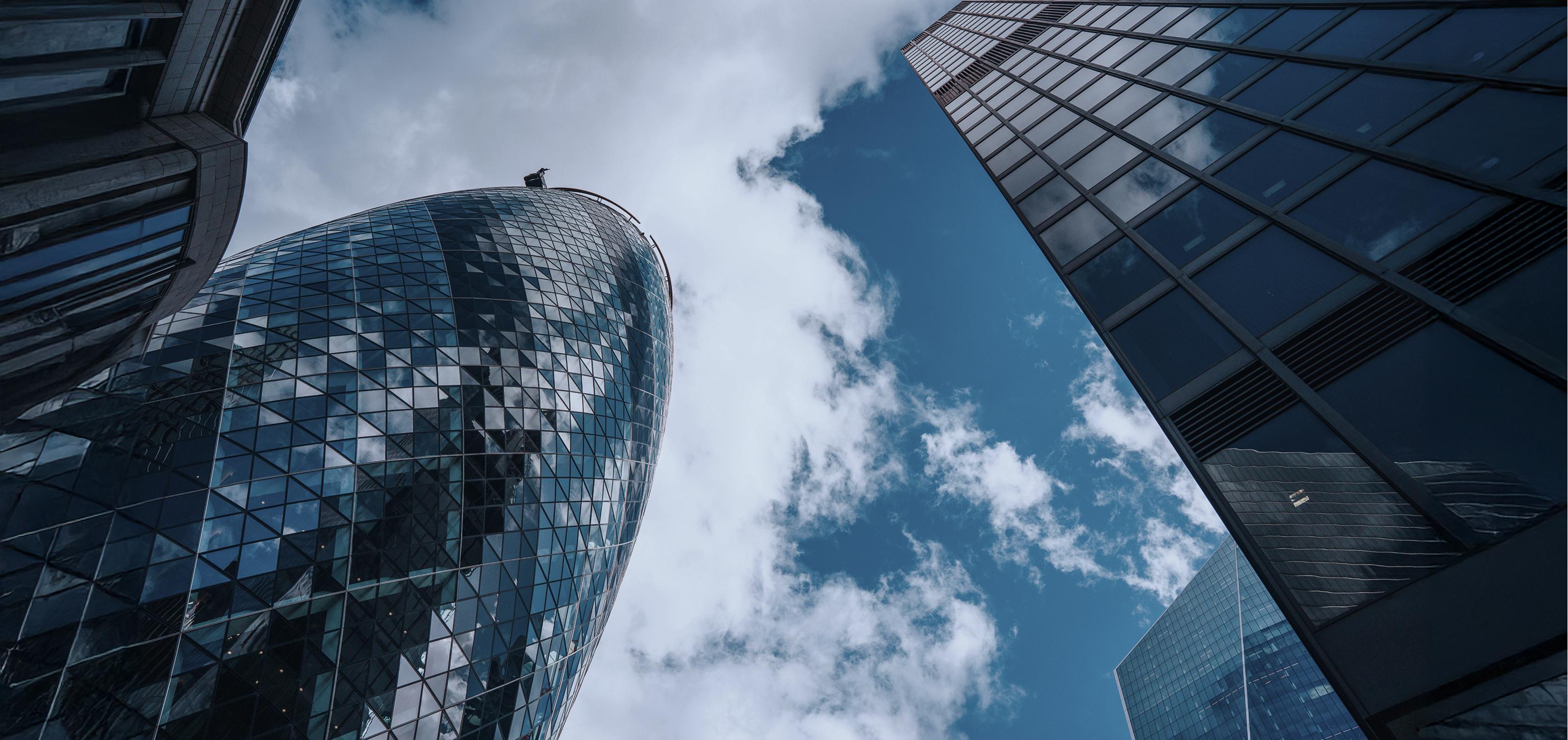 uk_finance_banking_software-development_00_hero-2