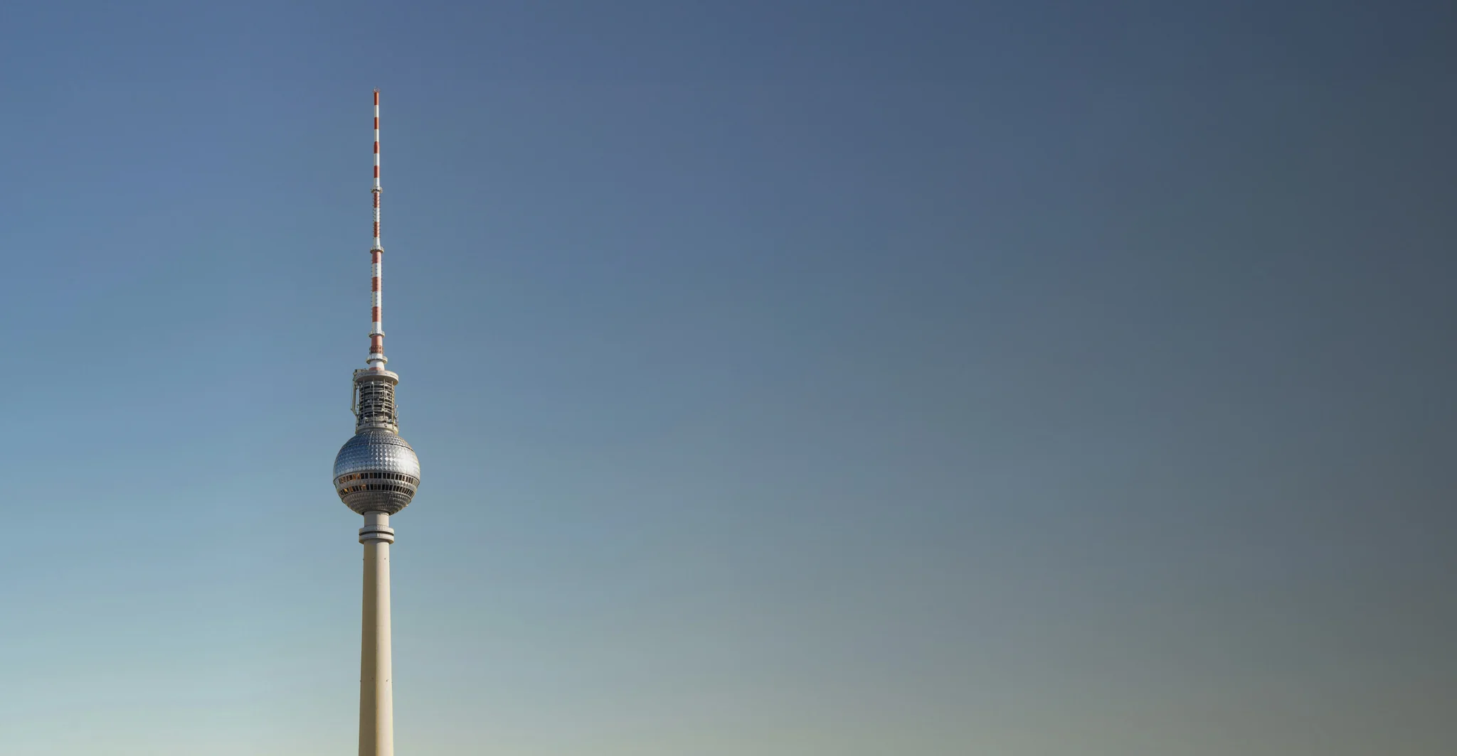 de_expertise_ki-softwareentwicklung_05_cta-with-blur