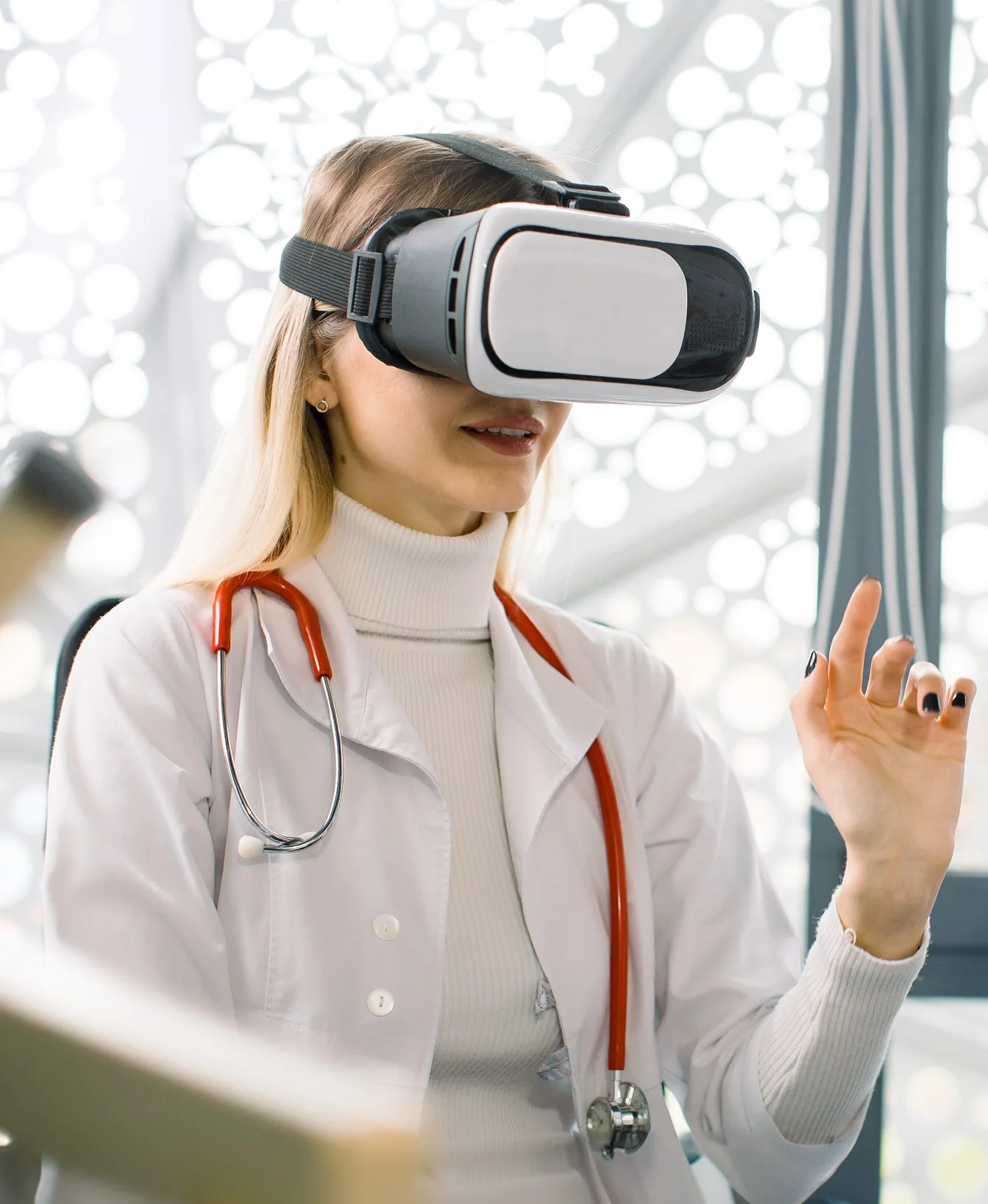 de_healthtech_virtual-reality_medizinische-ausbildung_01_text-with-