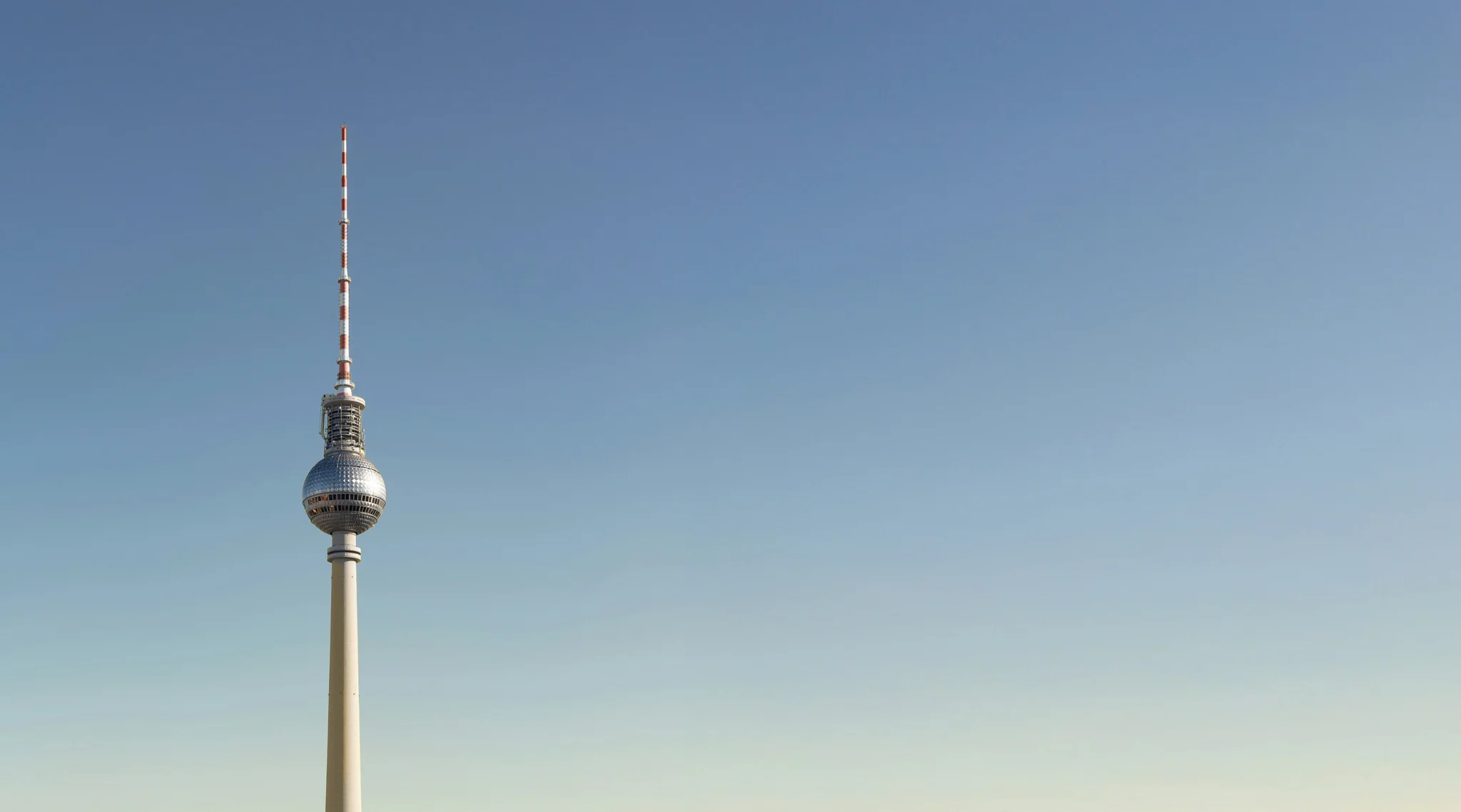 de_leistungen_outsourcing-der-softwareentwicklung_06_cta-with-blur-