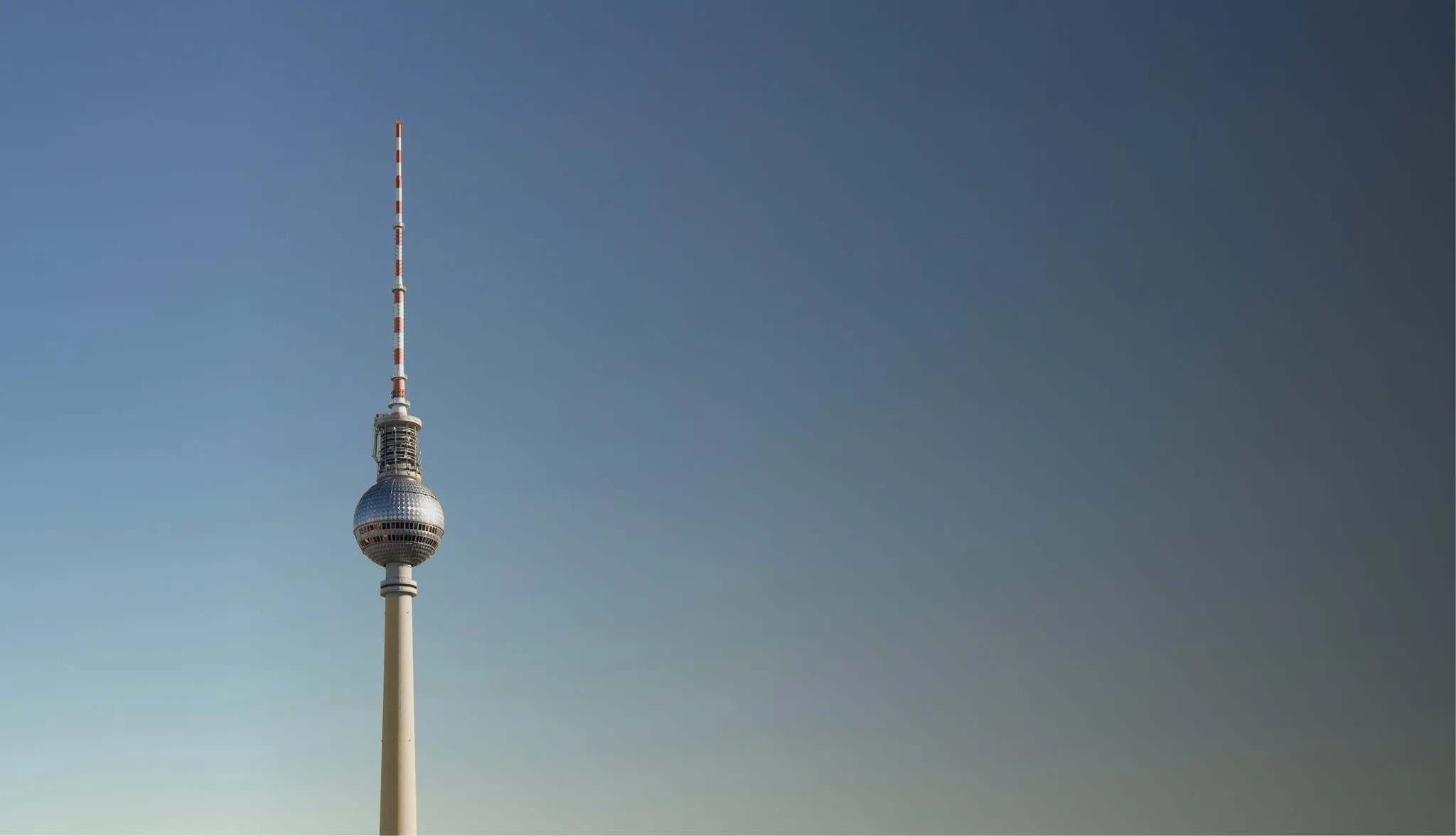 de_leistungen_software-modernisierung_03_cta-with-blur-2