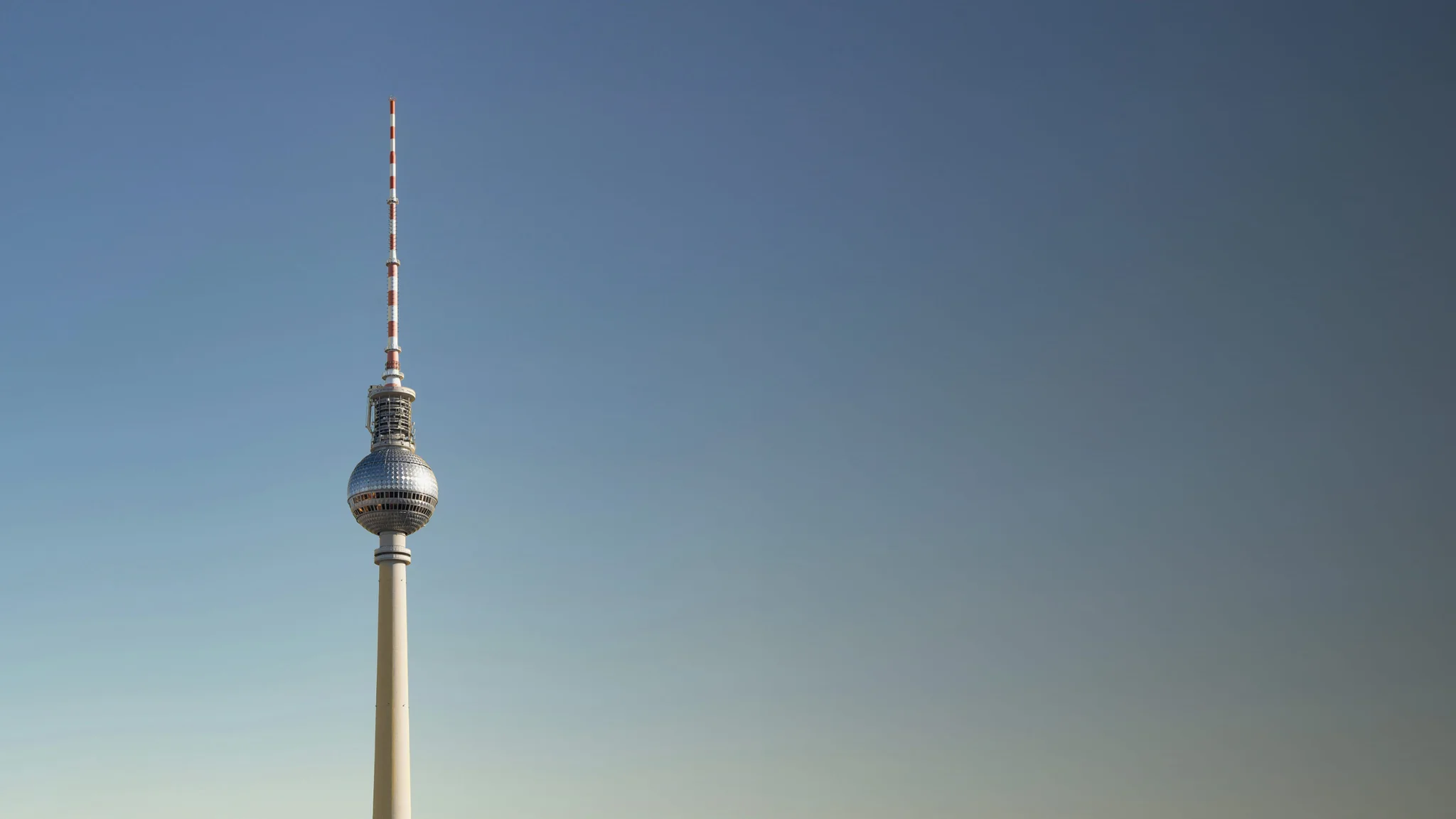 de_leistungen_softwareentwicklung_03_cta-with-blur (1)