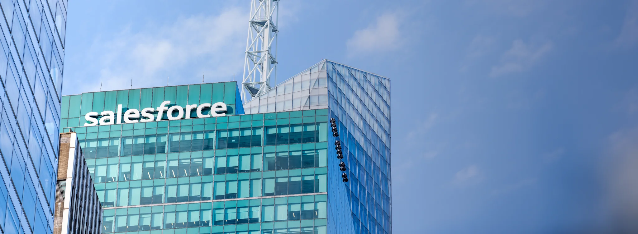 salesforce-clouds-sales_01_cta-with-blur