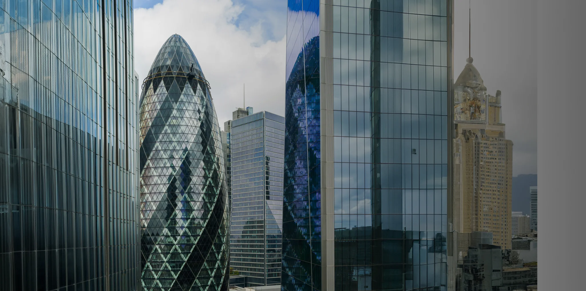 uk_bespoke-software-development_nearshore_04_cta-with-blur