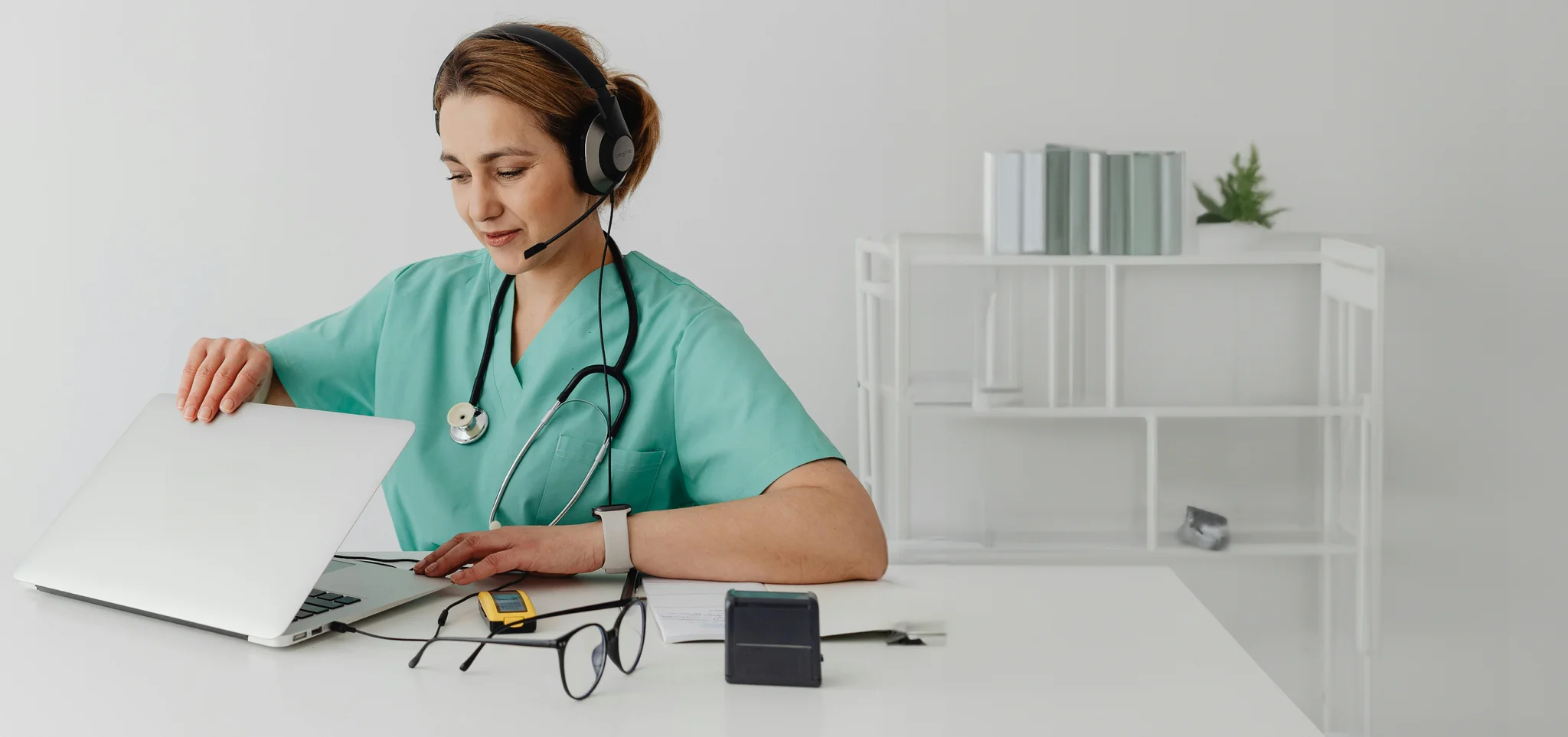 uk_healthcare_telemedicine_01_cta-with-blur