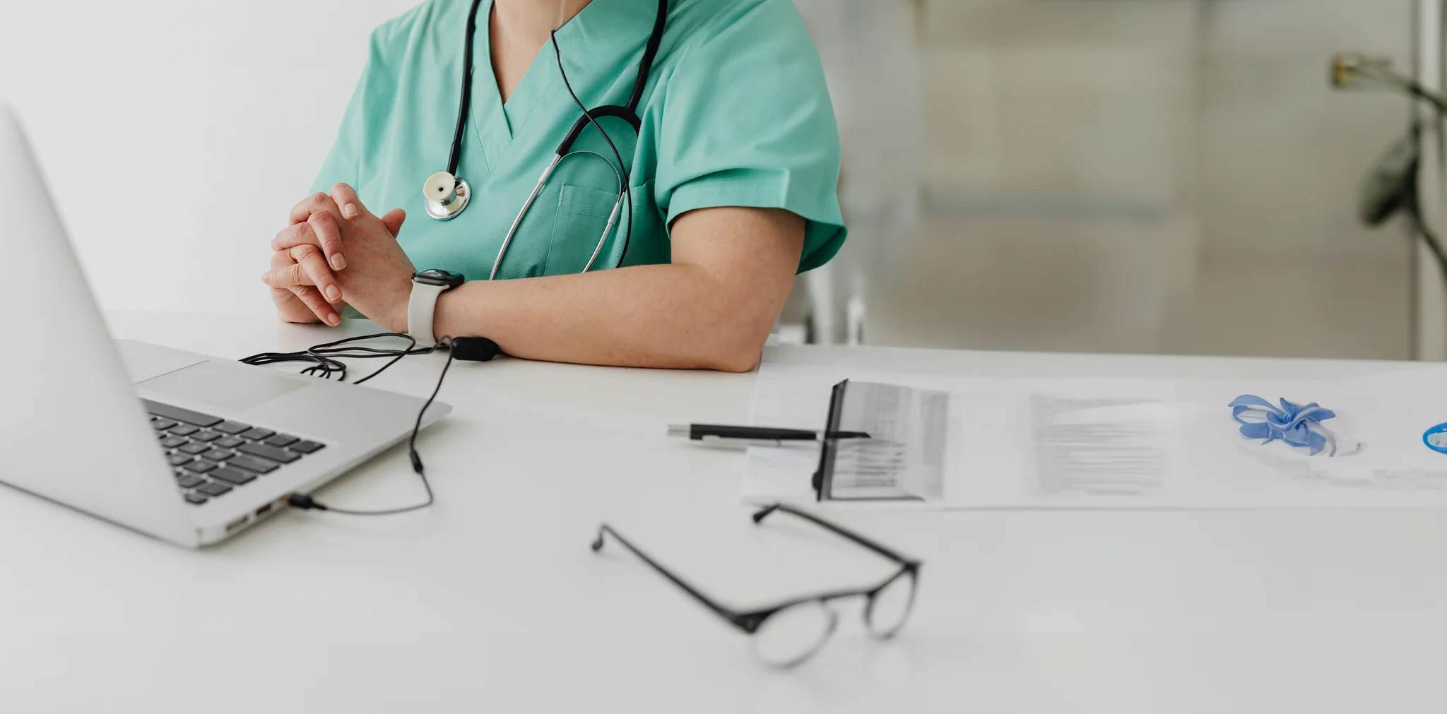 uk_healthcare_telemedicine_03_cta-with-blur