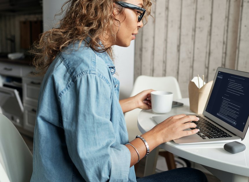 How do AI chatbots work? Algorithms and languages.